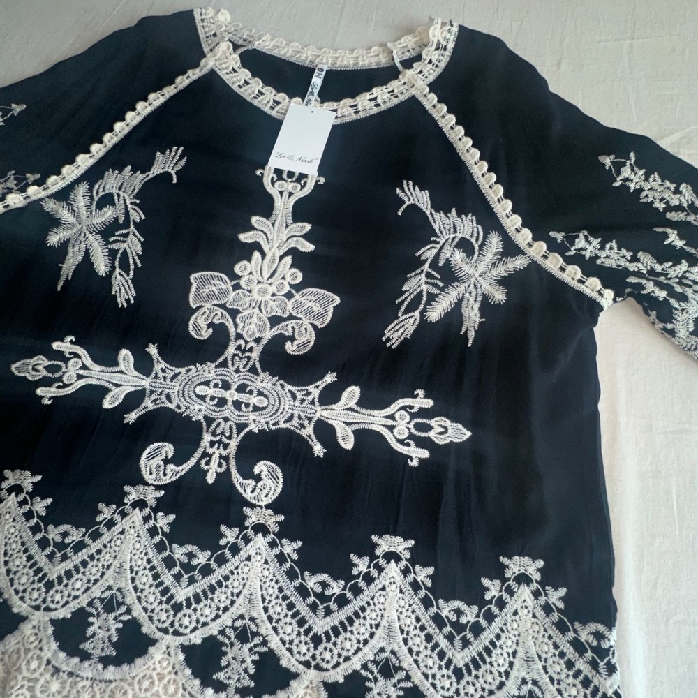 Leo & Nicole Black Ivory Embroidered Lace Trim Blouse 325303 Boho Tunic Top NWT